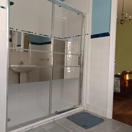 Maison Vive La Vie Bed and Breakfast 3*